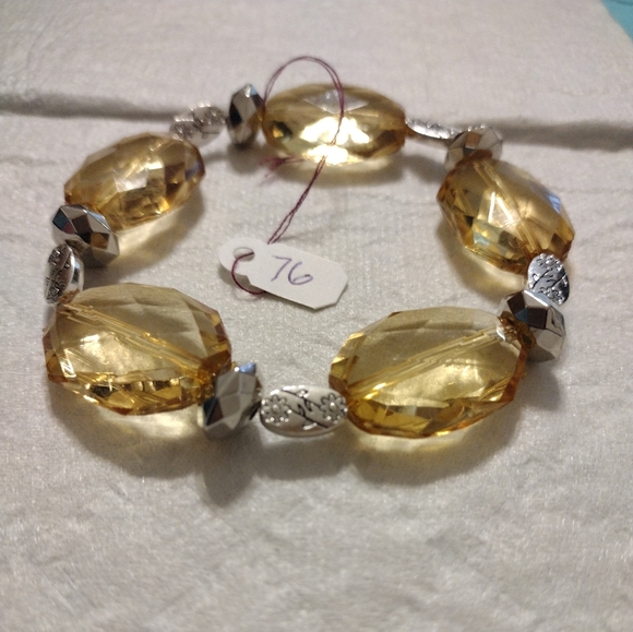 Artemis's Gems custom-made beaded bracelet with metal flower engraved beads - Picture 2 of 4